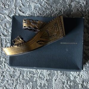 BCBGMAXAZRIA Gold Wedge Sandals with Cut-Out Design